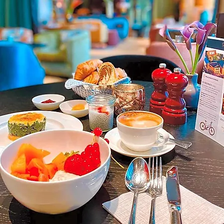 Das James 5*
